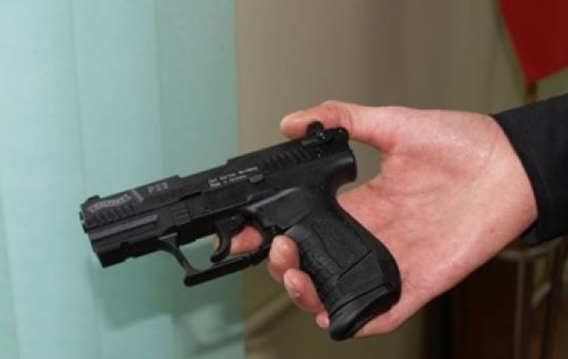 Panică într-o autogară din Italia. Un român a scos un pistol cu aer comprimat