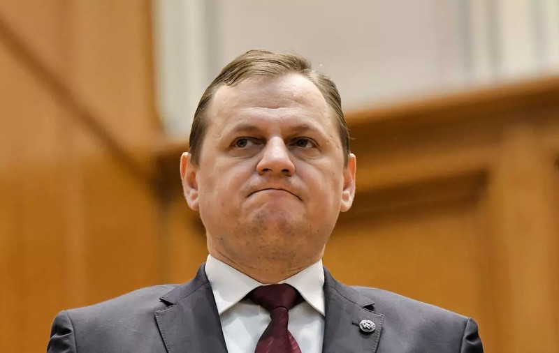 USR insistă cu demiterea lui Gabriel Vlase de la șefia SIE. Apel la Ilie Bolojan: „În plină criză de securitate, Vlase mergea la curse de Formula 1”