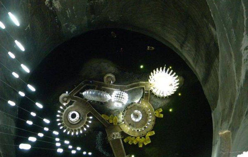 12 turişti, BLOCAŢI, timp de două ore, în Salina Turda!