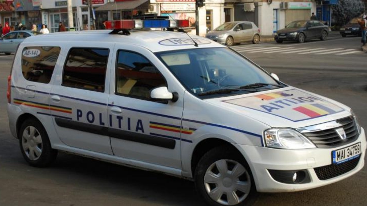 Bătaie între soț, amantă și fosta soție într-un cimitir