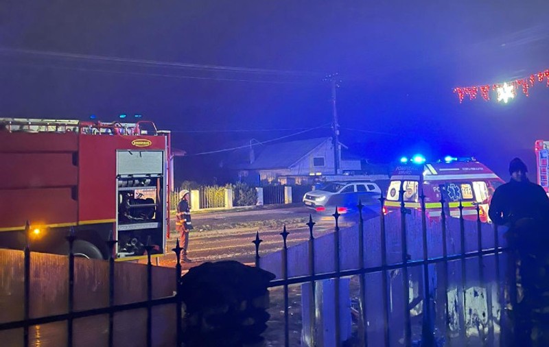 Explozie într-un magazin alimentar din județul Prahova. Patru oameni au ajuns la spital