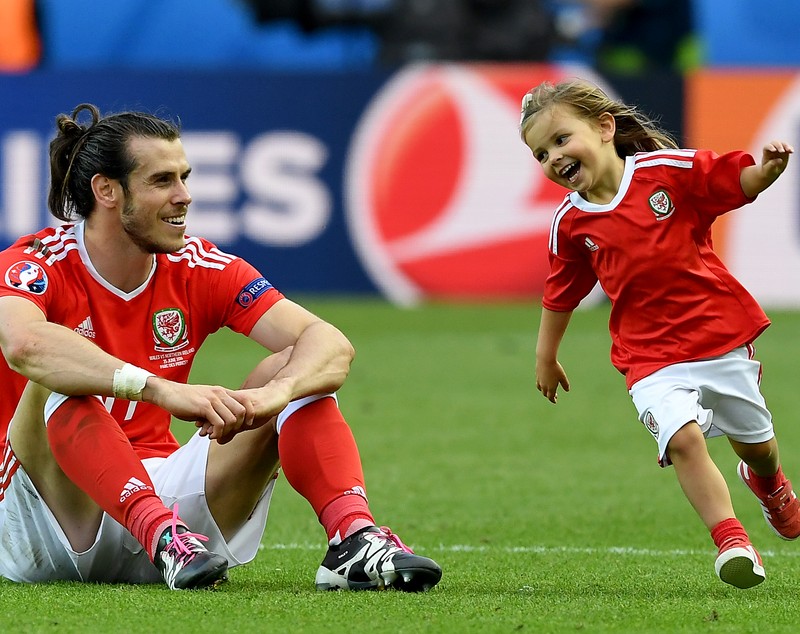 Fabulos. Cum a petrecut Gareth Bale cu fiica sa în vârstă de trei ani după calificarea Țării Galilor în ”sferturi” | GALERIE FOTO&VIDEO