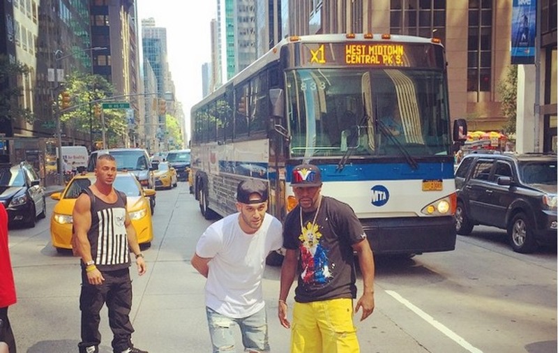 Floyd Mayweather a oprit circulația în New York ca să-și facă o poză