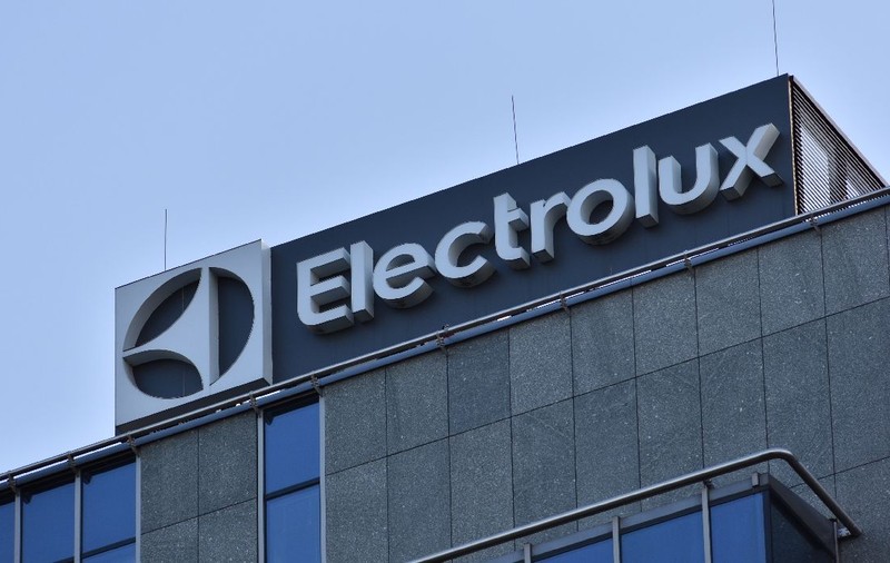 Angajatul unei fabrici Electrolux a dispărut brusc dintr-o videoconferință după ce a tușit. Colegii au dat alarma și i-au salvat viața