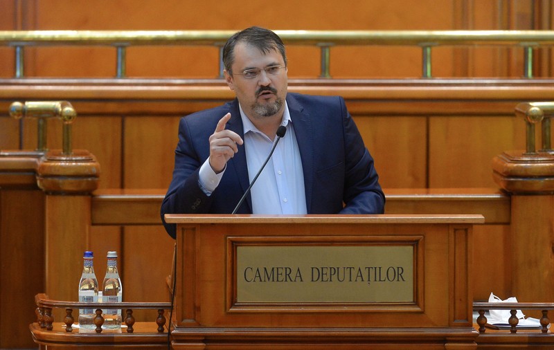 Ghinea l-a criticat pe Ciolacu pe tema pensiilor contributive: Specialii au pensii de 10 ori mai mari, Ciucă al tău are 18.000 de lei pensia specială