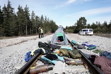 În ciuda sancțiunilor, Finlanda face în continuare mult comerț cu Rusia. În fotografie, activiști Greenpeace și Exctinction Rebellion din Finlanda blochează accesul unui marfar cu cărbune din Rusia, în portul Koverhar din orașul Hanko, în semn de protest, pe 13 aprilie 2022. Foto: Profimedia