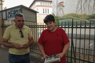 Amyr alături de tatăl lui. Foto: Vlad Chirea / Libertatea