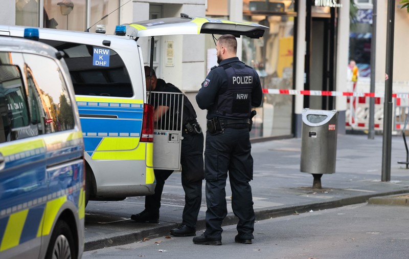 Un bebeluș de patru luni a fost găsit fără suflare, într-o casă din Țara Galilor. Poliția a reținut primii suspecți