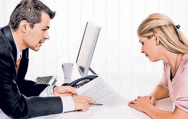 Noua epocă a creditelor cu buletinul | Sărbătorile pe credit îi pot face pe români să se afunde în datorii