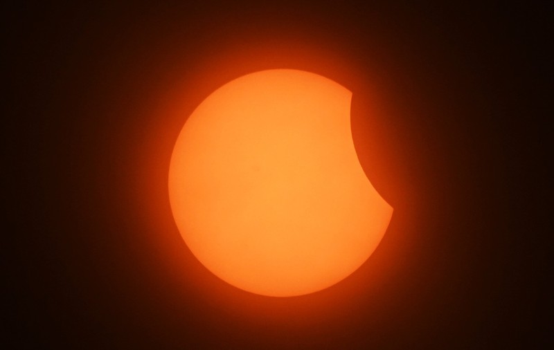 Imagini cu eclipsa totală de Soare, urmărită de milioane de oameni. FOTO