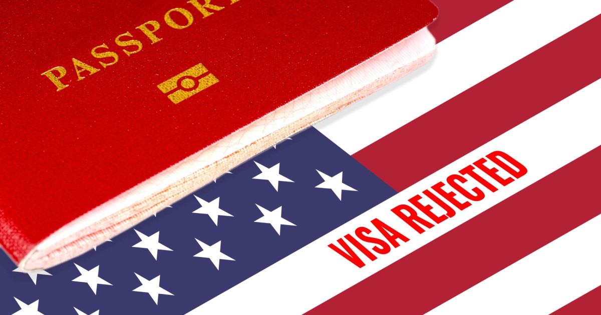 steag statele unite ale americii pe care scrie viza refuzata si un pasaport