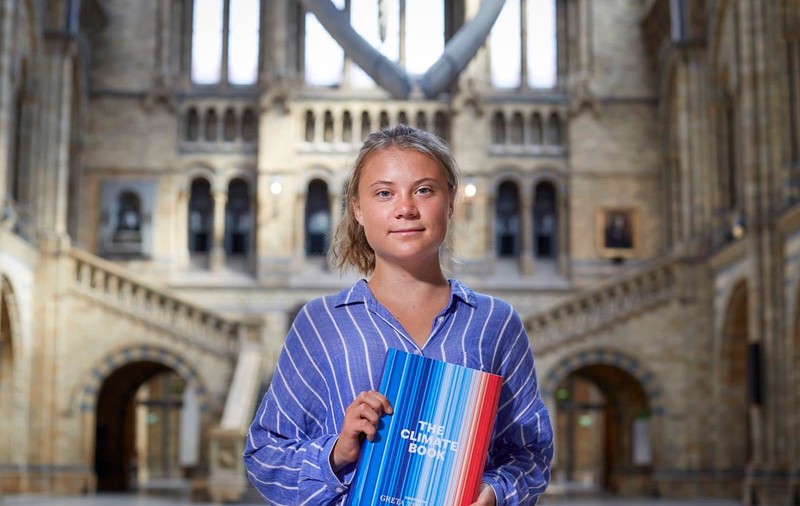 Greta Thunberg a lansat o carte despre schimbări climatice, cu eseuri scrise de peste 100 de autori și experți. „Istoria ne va arăta”