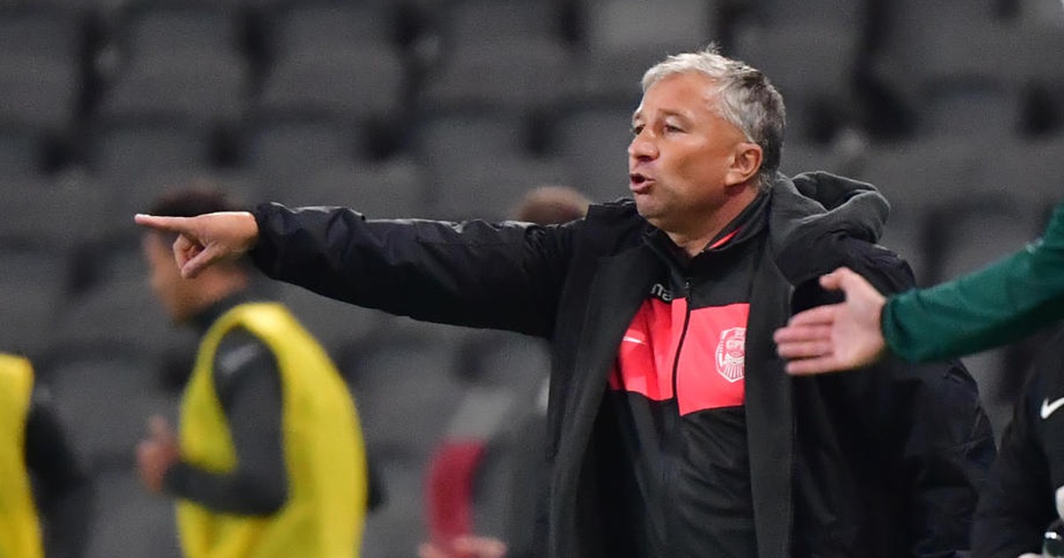 epa08694630 Cluj`s coach Dan Petrescu reats during the EFA Europe League third qualifying round match between at Tele2 Arena in Stockholm, Sweden, 24 September 2020. EPA-EFE/Jonas Ekstromer *** SWEDEN OUT ***