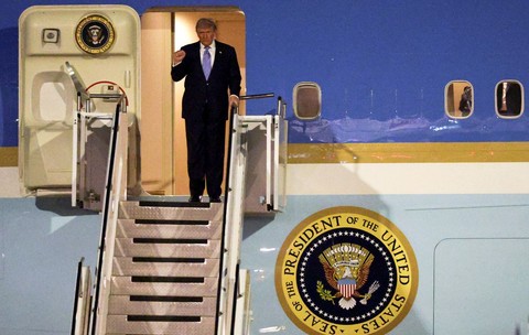 Donald Trump a ajuns în China pentru întâlnirea cu Xi Jinping: imagini de la primirea liderului american