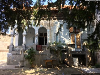 Pe final de mandat, Firea a autorizat demolarea acestei vile în stil neoromânesc, pentru construirea unui bloc FOTO: Simply Bucharest case căzute