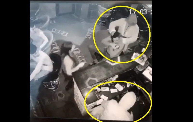 VIDEO | Jaf armat la o sală de jocuri din Pitești! Hoții înarmați au intrat chiar când angajata localulului număra banii strânși peste noapte