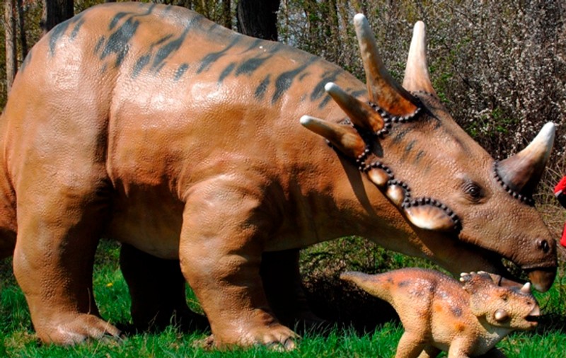 Biblicul Noe mânca dinozauri