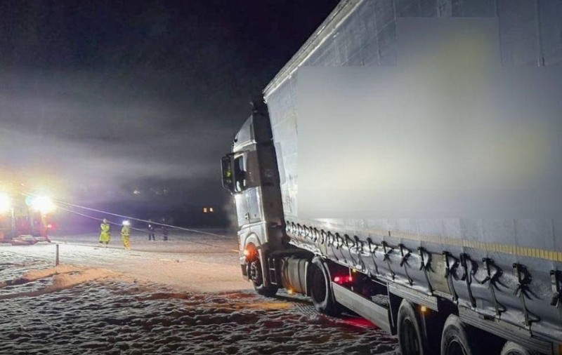 Un șofer de TIR a stat o zi și-o noapte blocat pe o pârtie de schi fond, în Austria, apoi a povestit cum a ajuns acolo