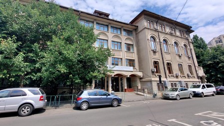 Colegiul Național „Mihai Eminescu”, anul trecut, înainte să fie vandalizat