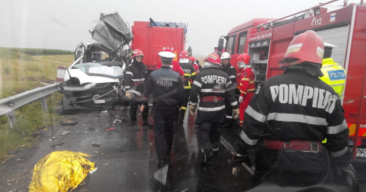 Doi morți și patru răniți într-un accident în Brăila