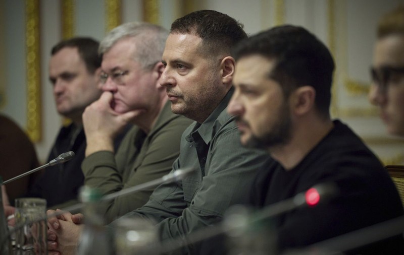 Fără multe vești bune, într-un moment dificil al războiului, primele fisuri vizibile au apărut la cel mai înalt nivel în unitatea națională ucraineană