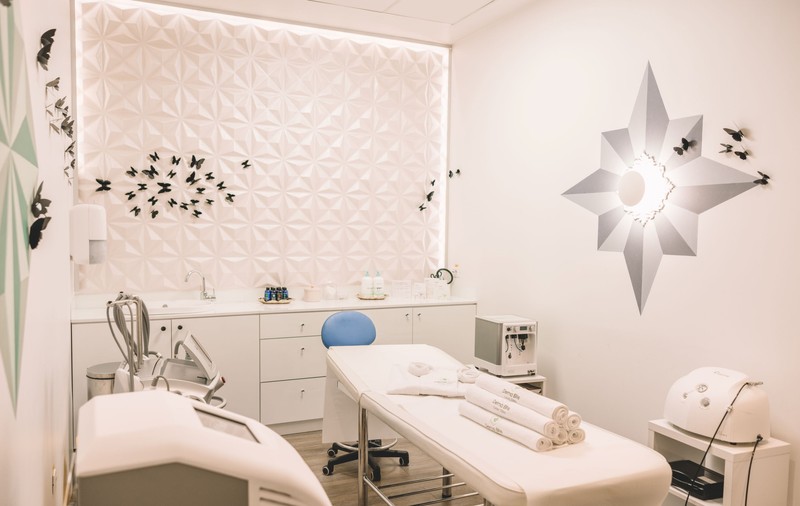 Ce nu vezi într-o clinică estetică, dar contează cel mai mult: adevărul despre sterilizare și siguranță