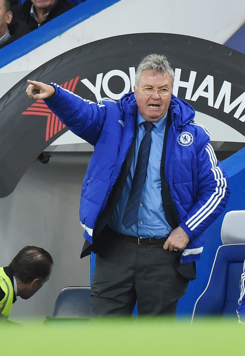 epa05081276 Chelsea manager Guus Hiddink gives instructions to his players during the English Premier League soccer match between Chelsea and Watford at Stamford Bridge in London, Britain, 26 December 2015. EPA/FACUNDO ARRIZABALAGA EDITORIAL USE ONLY. No use with unauthorized audio, video, data, fixture lists, club/league logos or 'live' services. Online in-match use limited to 75 images, no video emulation. No use in betting, games or single club/league/player publications