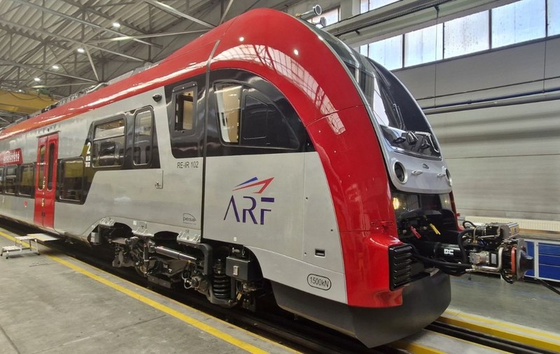 Cum arată trenurile electrice care vor fi aduse în România din Polonia, începând cu finalul lunii septembrie: pe ce rute vor fi folosite