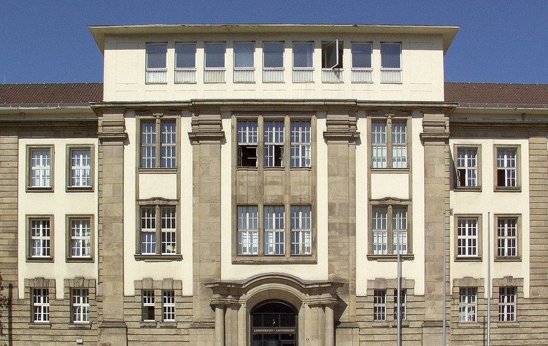 Un proces în care sunt judecați mai mulți mafioți a fost suspendat, după ce unul dintre acuzați s-a infectat cu COVID-19