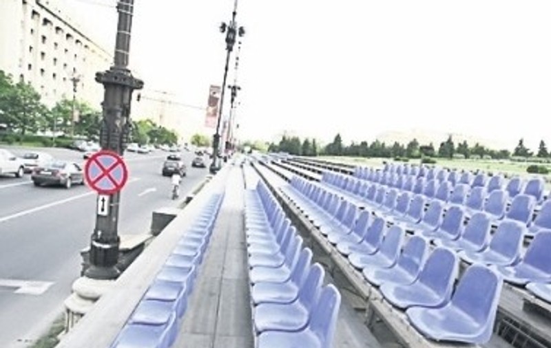 Restricţii de circulaţie în zona Pieţei Constituţiei, pentru concertul AC/DC