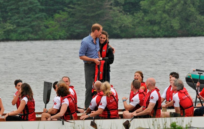 Foto | Ce drăgăstos este Prinţul William cu Kate!