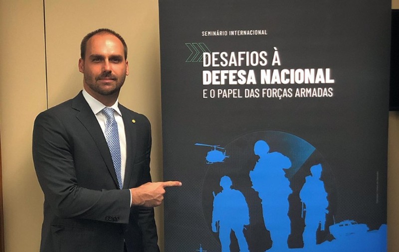 Fiul lui Bolsonaro evocă posibilitatea unei dictaturi. Ce-l sperie pe fiul președintelui Braziliei