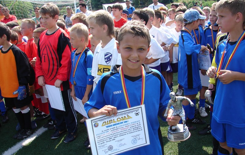 Dinastia Ganea merge mai departe la Rapid! După ce tatăl său i-a făcut campioni pe giuleșteni, astăzi a debutat juniorul George. ^”Ganezul” îl caracterizează astfel: ”E mai tehnic decât mine. Eu eram ciobănaș!” / GALERIE FOTO