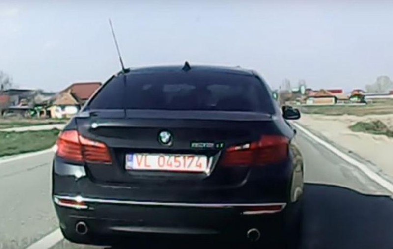 Șoferița unui BMW, amendată pentru șicane în trafic, în Vâlcea