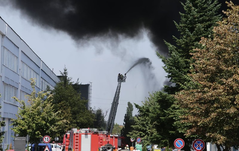 Mesajul Ro Alert, în urma incendiului de la o hală din zona Pipera din București