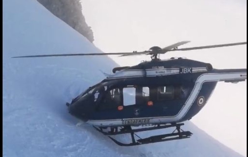 VIDEO | Manevra uimitoare pe care a făcut-o pilotul unui elicopter în timpul unei intervenții de salvare pe munte