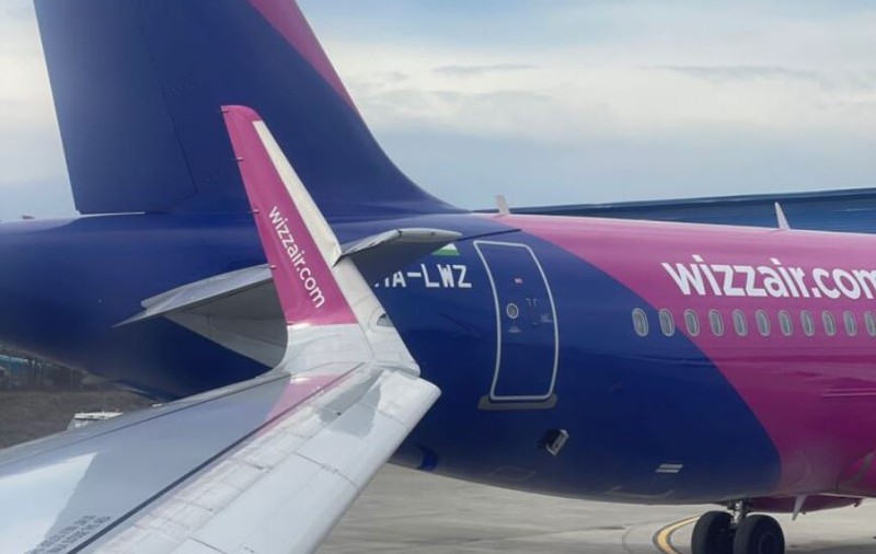 Două aeronave Wizz Air s-au ciocnit pe aeroportul din Suceava. Reacția operatorului aerian