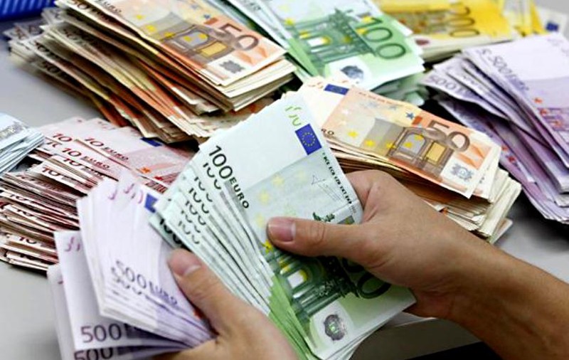 Euro crește în continuare. Curs de 4,75 lei/euro, pe piața valutară