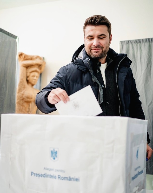 Vedetele votează la primul tur al alegerilor prezidențiale din 2024. Mesajul Andreei Esca: „Nu mor caii când vor câinii!”