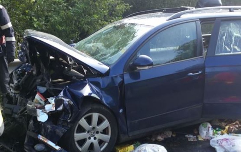Accident cu patru răniți și trei mașini implicate, la Brăila. Traficul pe DN 22 B Brăila - Galați este blocat