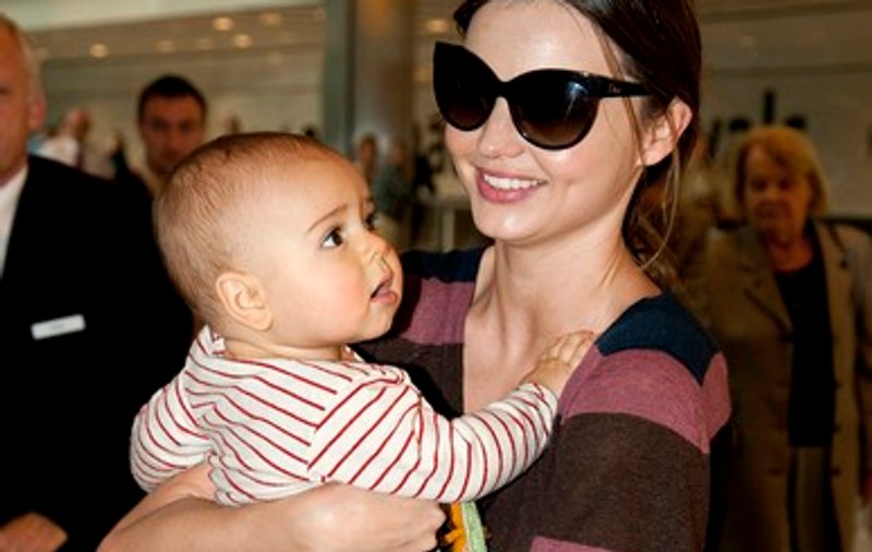 Foto | Ce băiețel simpatic are Miranda Kerr!