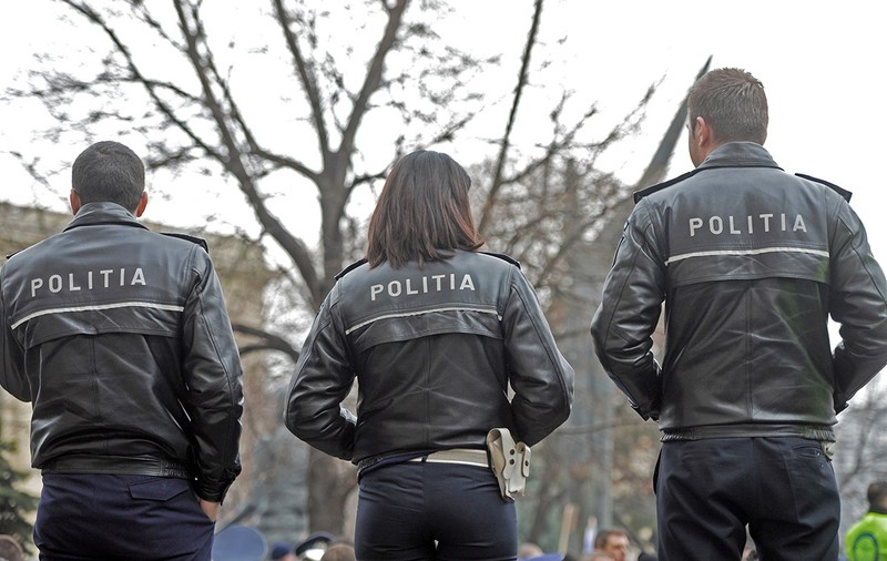 Pistoale de 10 milioane de euro, cumpărate de poliție fără licitație, în ultima zi a stării de urgență
