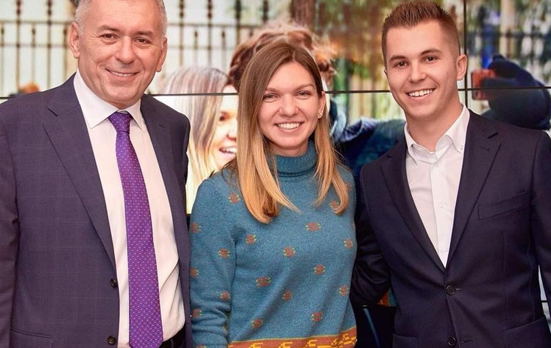 Cine este tânărul alături de care s-a fotografiat Simona Halep. E plin de bani, dar s-a născut talent și a murit speranță în tenis