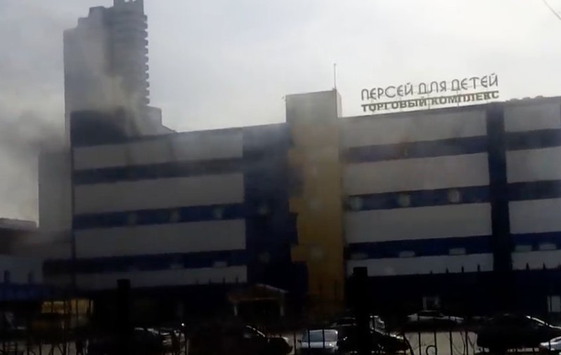 FOTO | Incendiu la un mall din Moscova. Mai multe persoane au fost rănite