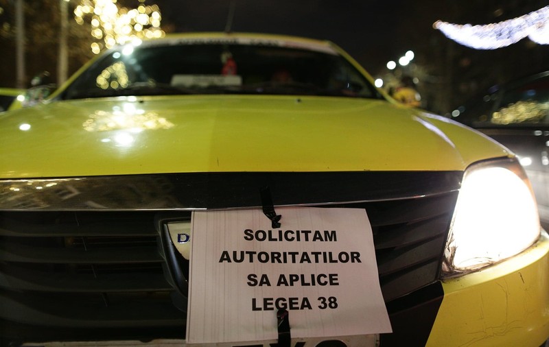 OPINIE | Taxi versus Uber. De la „Nu merge aparatul” la „N-avem bon fiscal, dar ai pe mail tot dacă vrei să decontezi”
