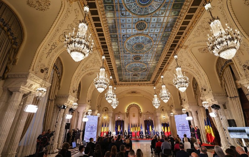 Oamenii din sală care nu s-au văzut la televizor la dezbaterea electorală de la TVR, invitați de marcă ai televiziunii naționale