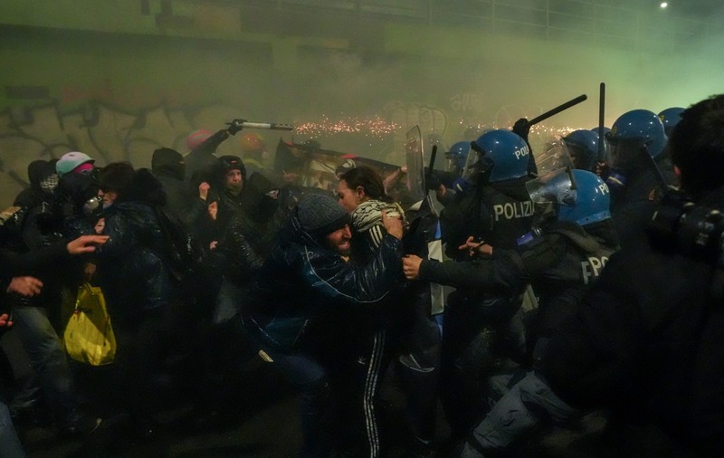 Ciocniri între polițiști și manifestanți anti-Jocuri Olimpice, la Milano: „Să ne recâştigăm oraşul, să eliberăm munţii”
