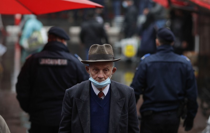 Controale în piața Obor din București. Se verifică dacă măsurile anti-COVID sunt respectate