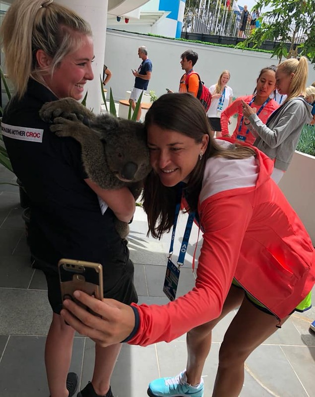 Alexandra Dulgheru, îmblânzitoarea de șerpi. Sportiva noastră s-a jucat cu animalele, la Melbourne / GALERIE FOTO