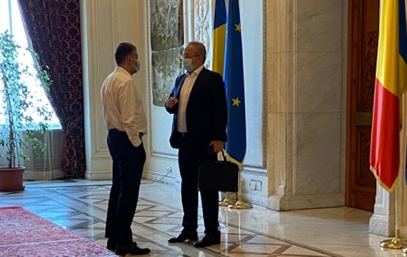 FOTO | Vasile Dîncu, apariţie surpriză la biroul lui Marcel Ciolacu de la Parlament